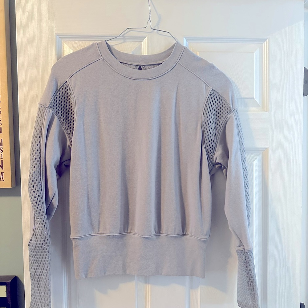 ALO crewneck yoga sweatshirt SIZE: Medium COLOR: Gray
